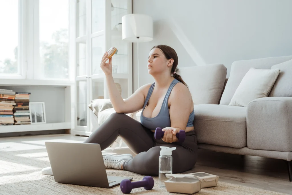 Woman completing a home workout and healthy eating routine through an online weight loss program.